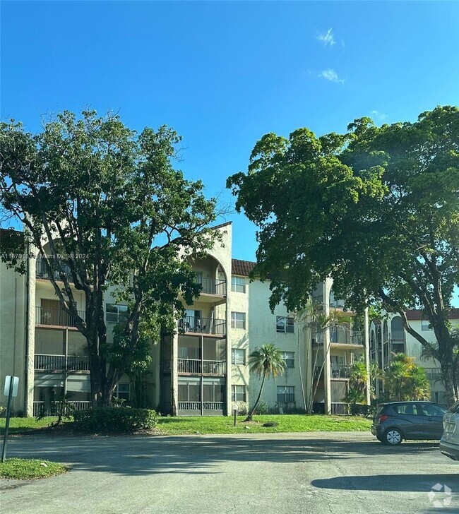 Building Photo - 3300 Spanish Moss Terrace