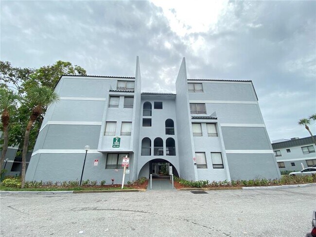 Building Photo - 1720 N Congress Ave