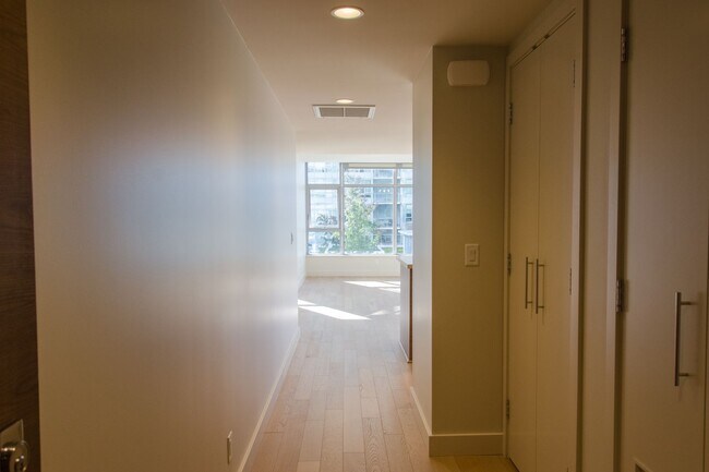 Building Photo - 2bd/2ba Seattle Condo