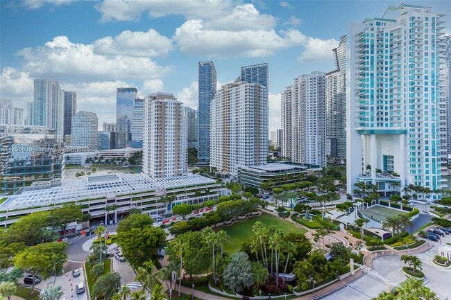 Building Photo - 540 Brickell Key Dr