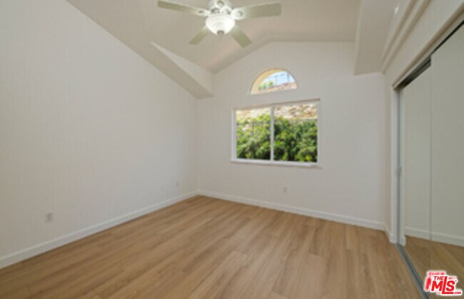 Building Photo - 6465 Zuma View Pl