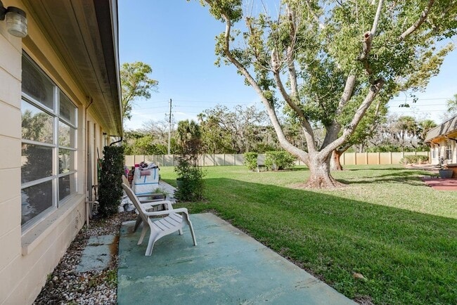 Building Photo - 4229 Stratford Dr