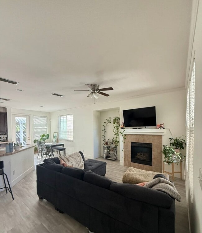 Building Photo - Adorable 3 bedroom 2 bath home