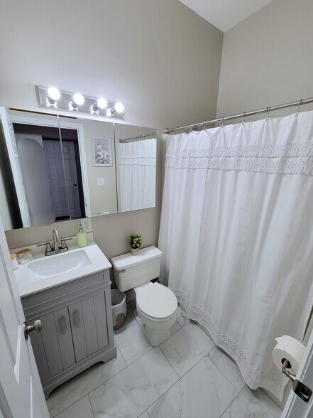 Building Photo - 1808 Lafayette Ave