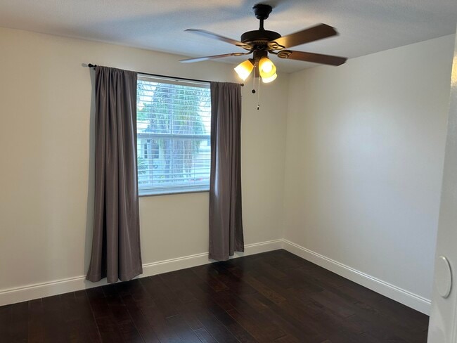 Building Photo - 5220 NW 53rd Ave