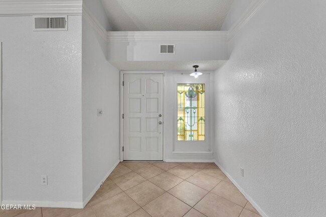 Building Photo - 620 Lakeway Dr