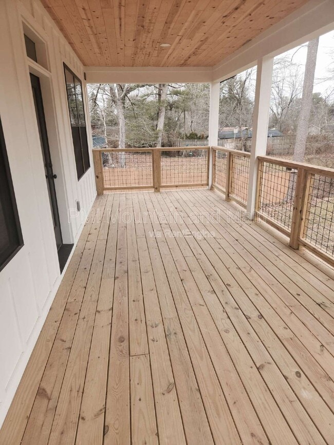 Building Photo - 808 Maybank Dr