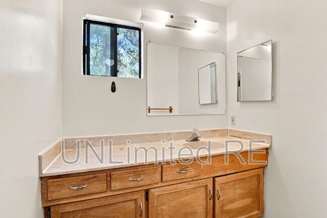 Building Photo - 1410 Inverrary Way