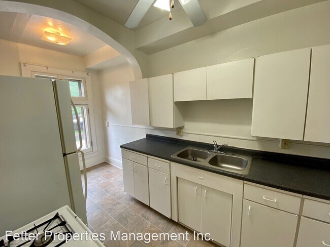 Building Photo - 410 SE 2nd St