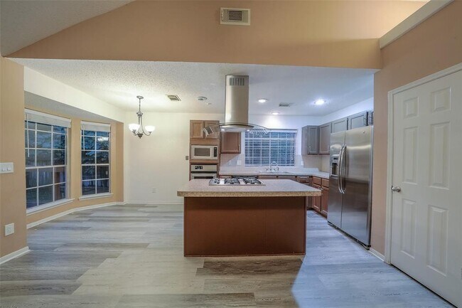 Building Photo - 143 W Village Knoll Cir