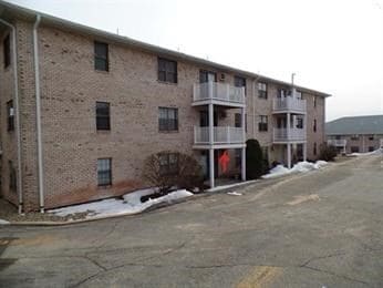 Building Photo - 24 Kenmar Dr