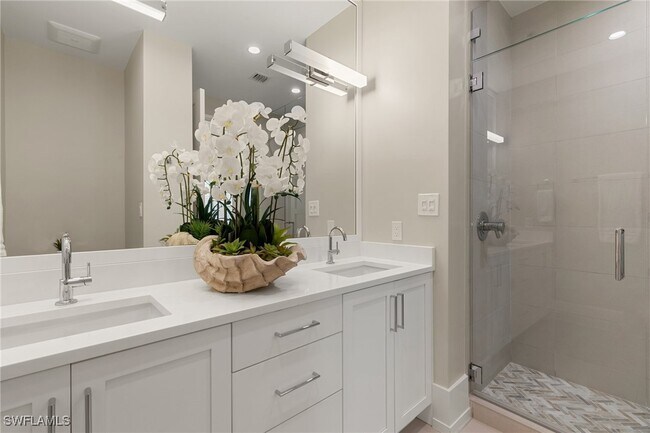 Building Photo - 201 8th St S