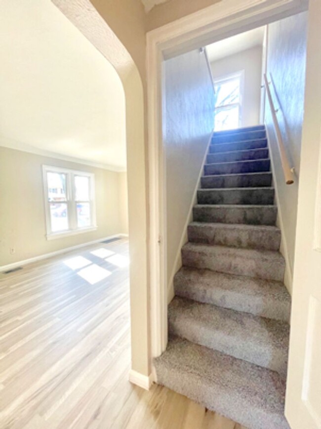 Building Photo - 3 Bed 1 Bath