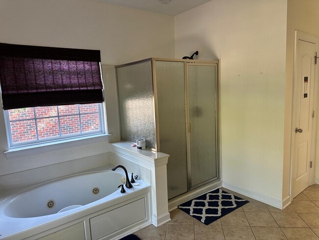 Building Photo - 10110 Paxton Run Rd