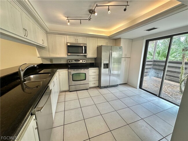 Building Photo - 209 Pinebrook Dr