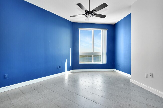 Building Photo - 231 Riverside Dr