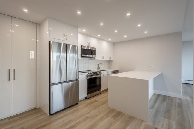 Building Photo - 336 W Wellington Ave