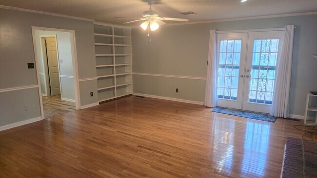 Building Photo - 4 Bedroom