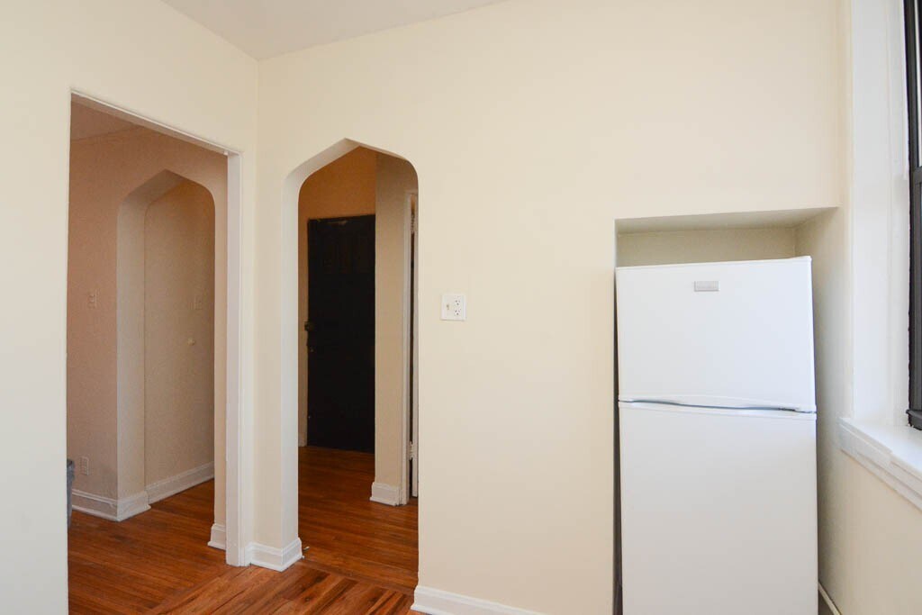 Building Photo - 4416 N Wolcott Ave