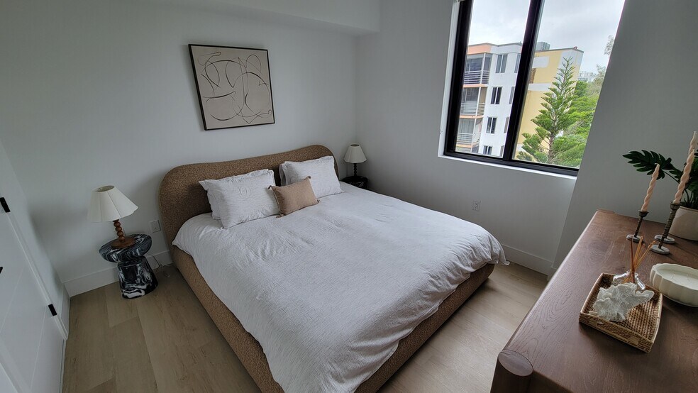 Building Photo - 2490 NE 182nd St