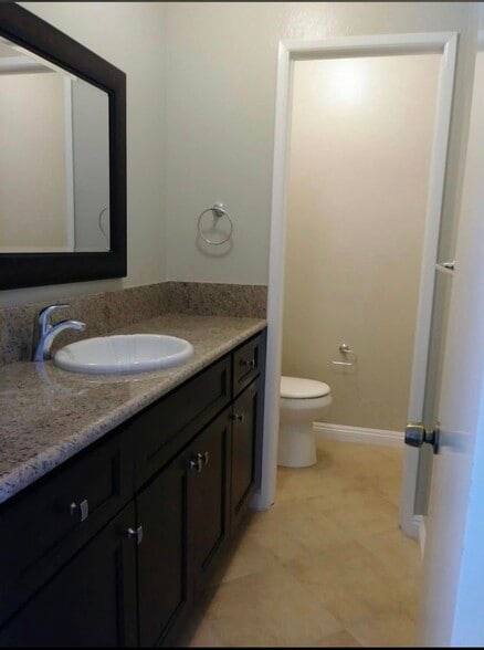 Building Photo - 8541 Emerson Cir
