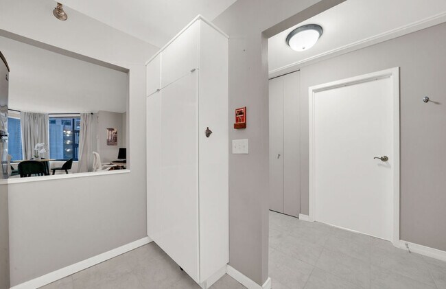 Building Photo - 401 E Ontario St