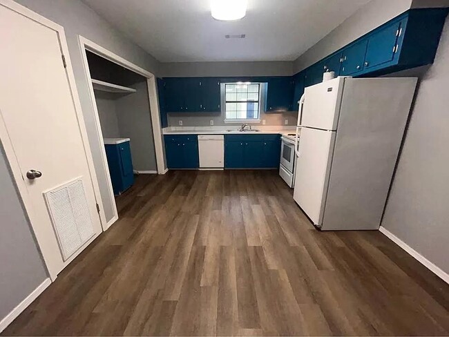 Building Photo - 100 North St