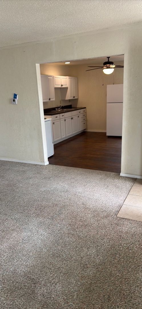 Building Photo - 1216 W James Ave