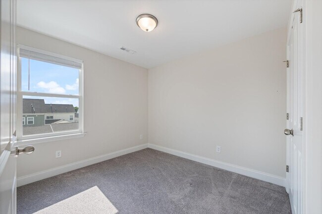 Building Photo - 842 Westcott Ln