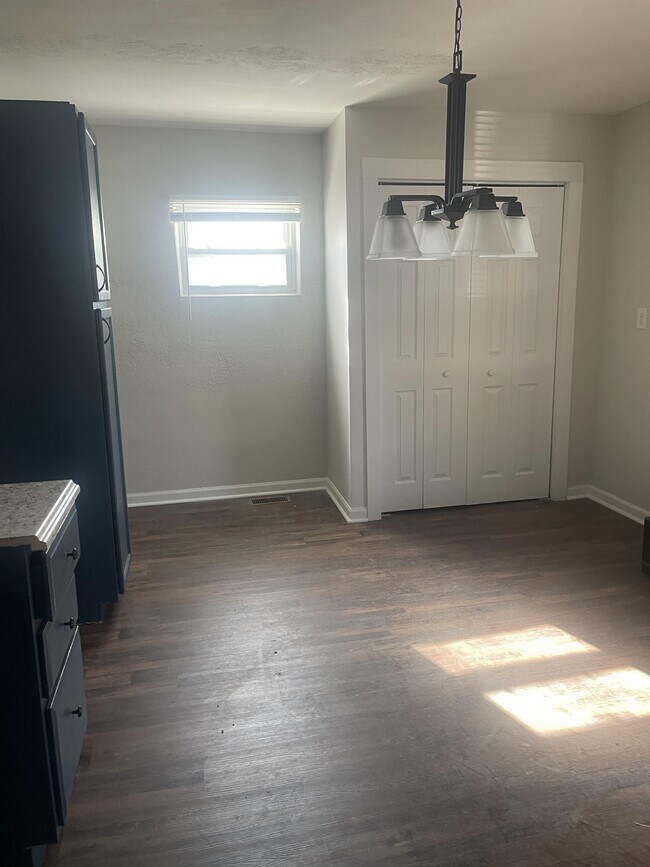 Building Photo - 2246 Foltz St