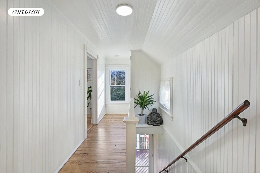 Building Photo - 148 Montauk Hwy