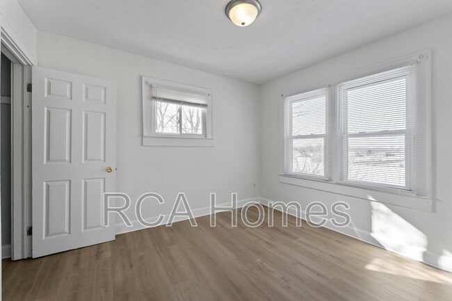 Building Photo - 601 N Sherman Dr