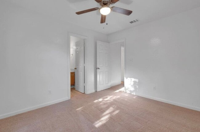 Building Photo - 1264 Ocala Rd