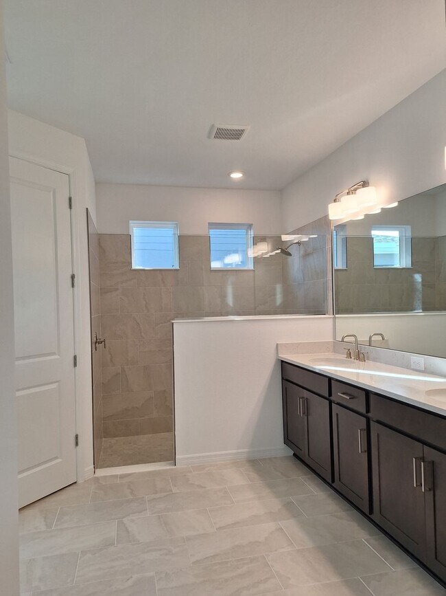 Building Photo - BRAND NEW ARDISIA PARK HOME-2000+ SQ FEET !