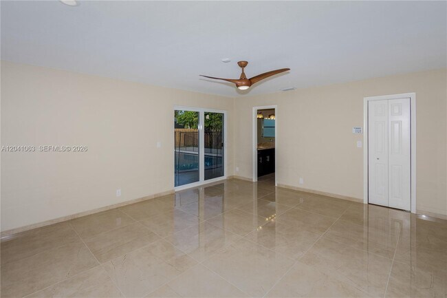 Building Photo - 16641 Royal Poinciana Dr