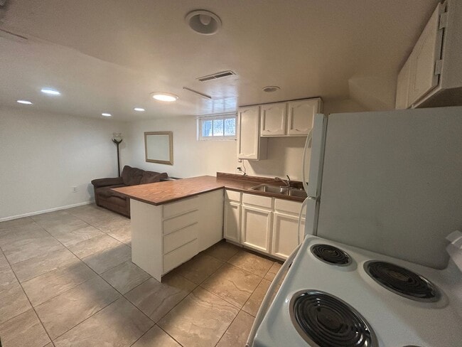 Building Photo - 2 bedroom 1 bath Provo basement apartment