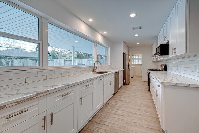 Building Photo - 5007 Cheena Dr
