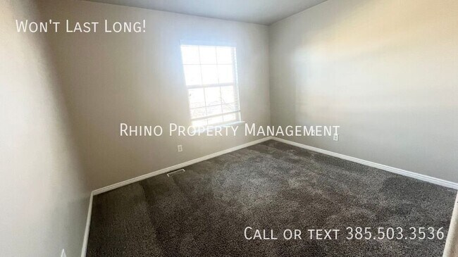 Building Photo - 2343 Adelaide Dr