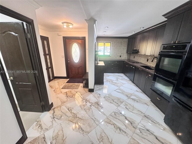 Building Photo - 3994 Estepona Ave