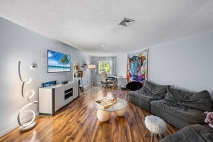 Building Photo - 42 Loomis St