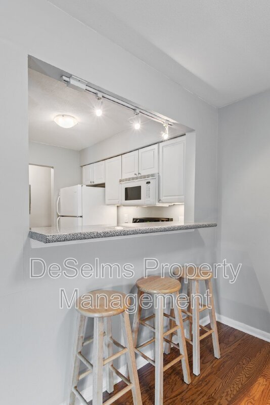 Building Photo - 207 Summit Ridge Dr