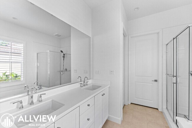 Building Photo - Gorgeous 3 bedroom 2.5 bath home in the newly constructed association of Eastwood Village!