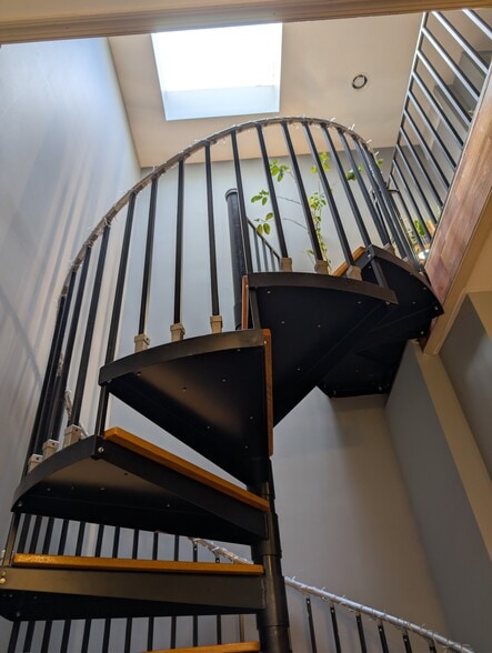 Building Photo - 4219 Ridge Ave