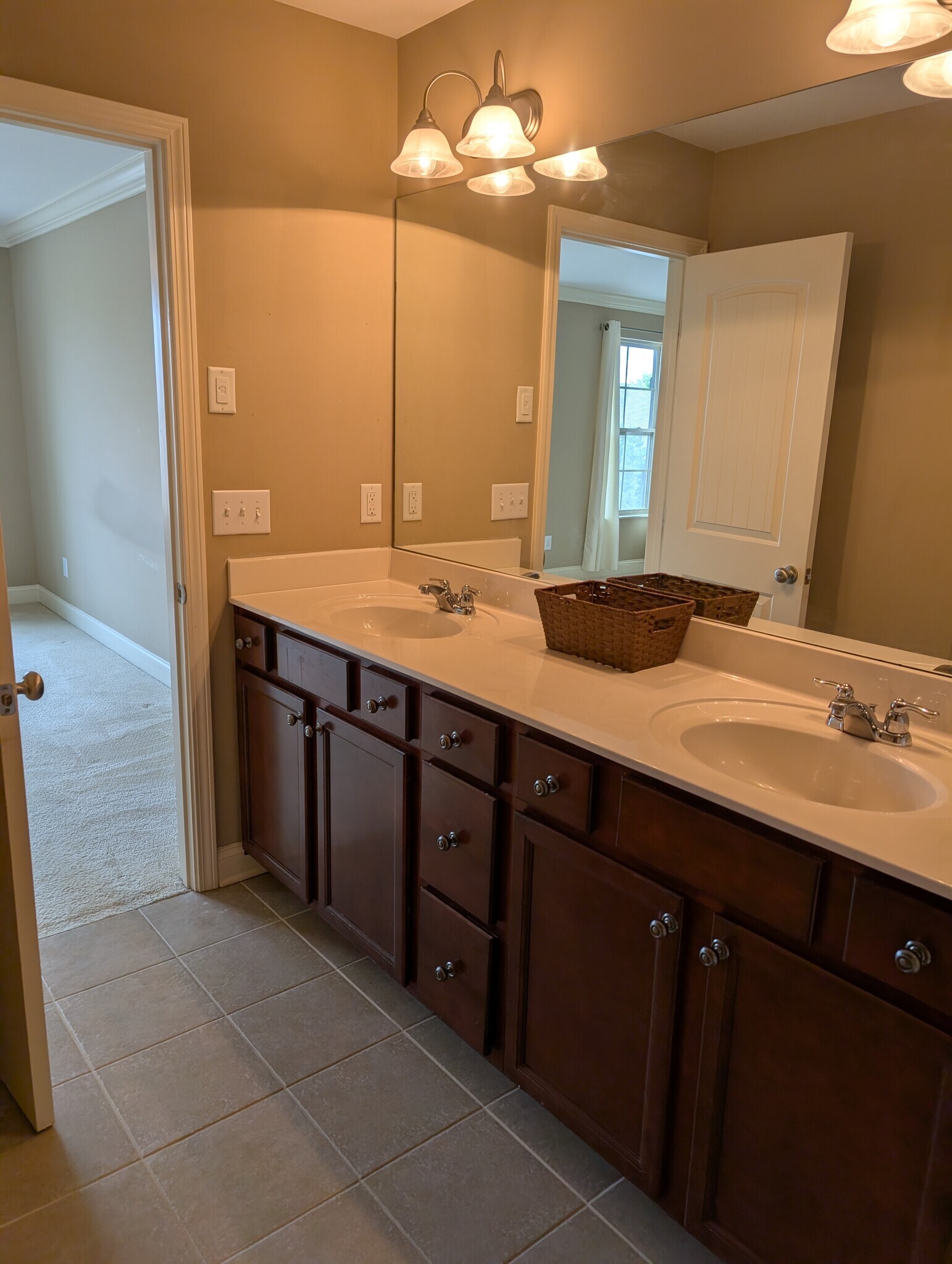 Building Photo - 419 Waterbrook Dr