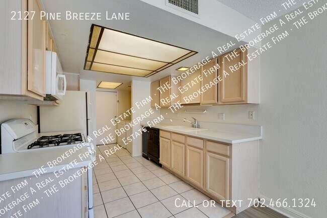 Building Photo - 2127 Pine Breeze Ln