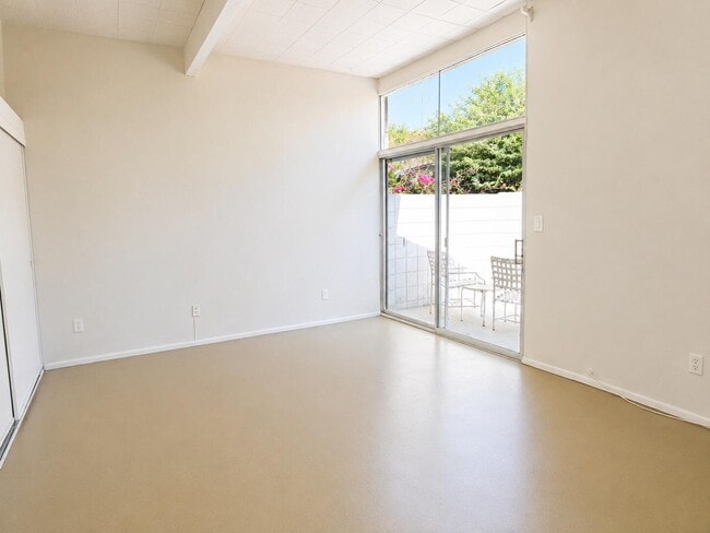 Building Photo - 866 N Topaz Cir