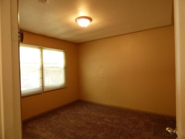 Building Photo - 2 BED 1 BATH COTTAGE IN SOUTH SALEM-OFF OF COMMERCIAL