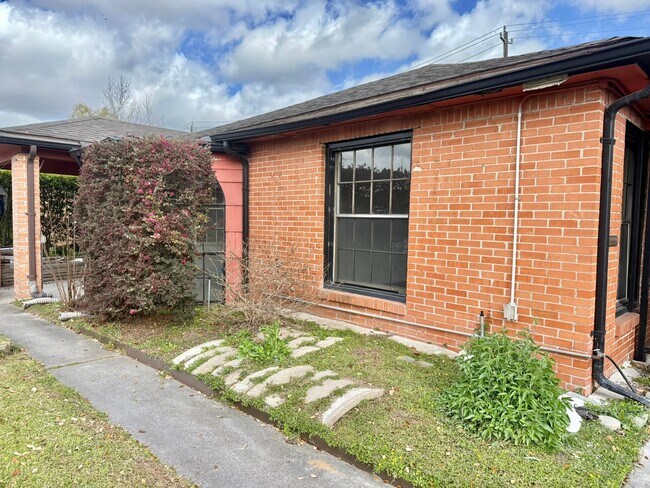Building Photo - 3527 Rosedale St