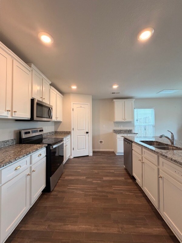 Building Photo - 925 Turkey Berry Ln