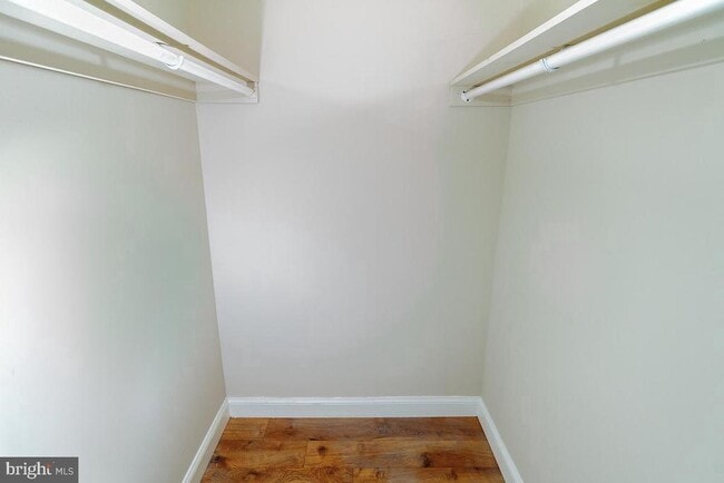 Building Photo - 10320 Westlake Dr